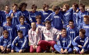 Troussier closes 'open' training session to media